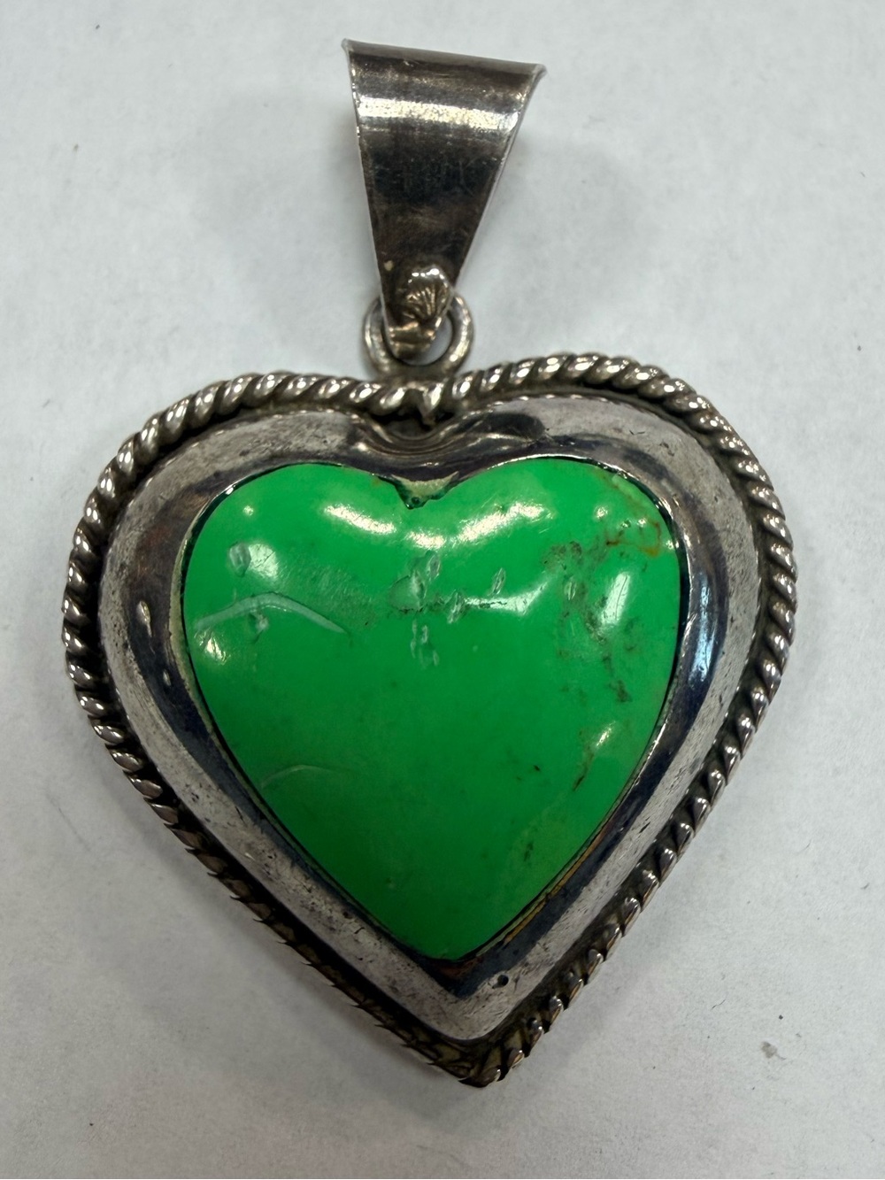 Vntg 925 Heart Pendant Necklace with Green Stone in Silver Setting
